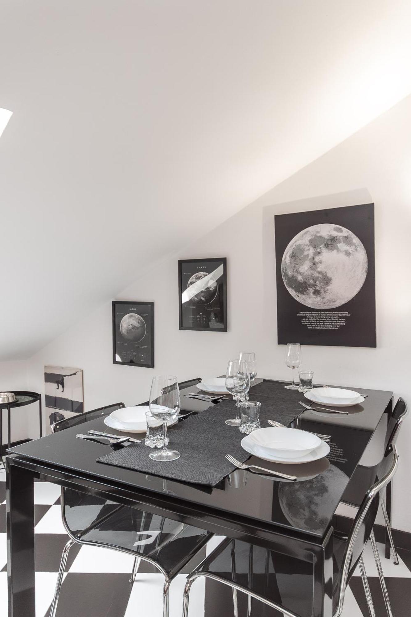Apartmán La Mansarda Del Principe, Vicoli, Acquario E Lanterna Janov Exteriér fotografie