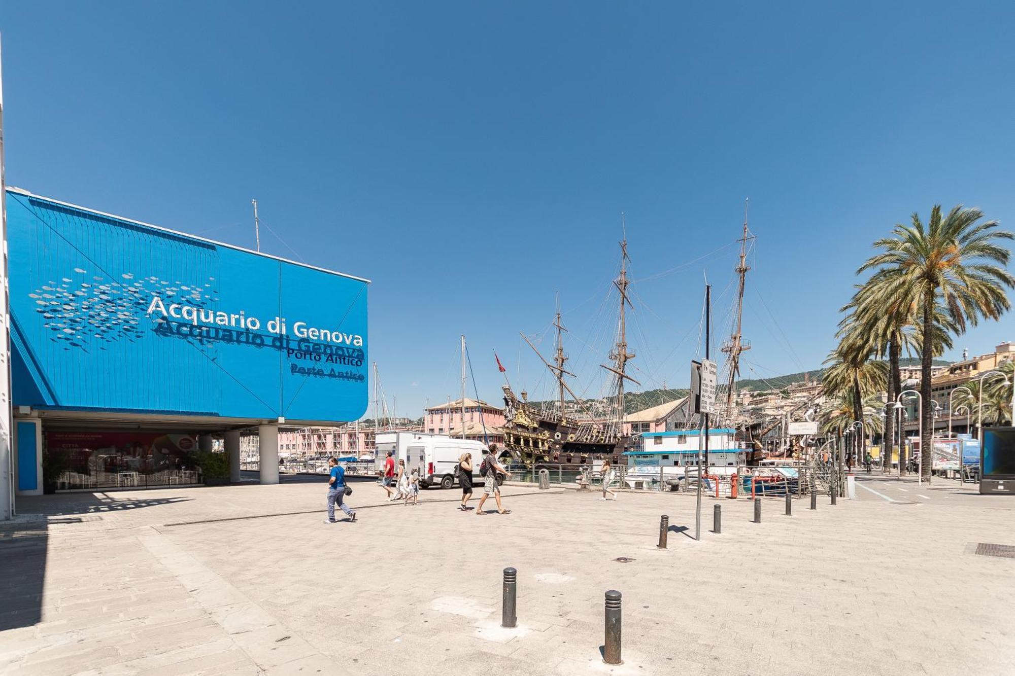 Apartmán La Mansarda Del Principe, Vicoli, Acquario E Lanterna Janov Exteriér fotografie