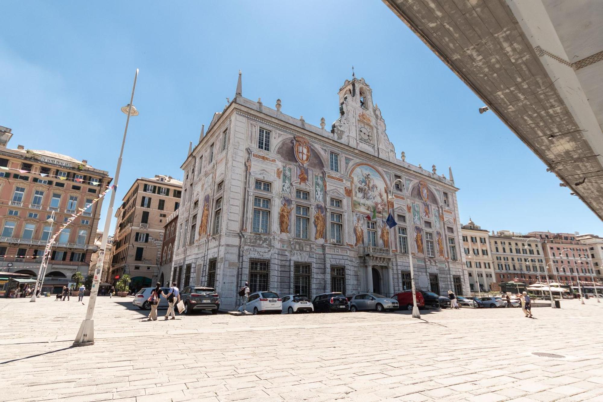 Apartmán La Mansarda Del Principe, Vicoli, Acquario E Lanterna Janov Exteriér fotografie