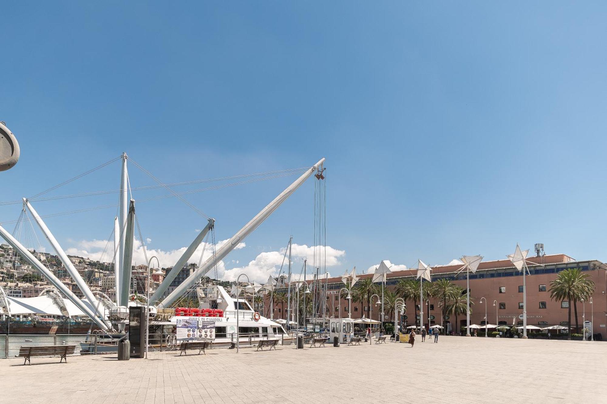 Apartmán La Mansarda Del Principe, Vicoli, Acquario E Lanterna Janov Exteriér fotografie